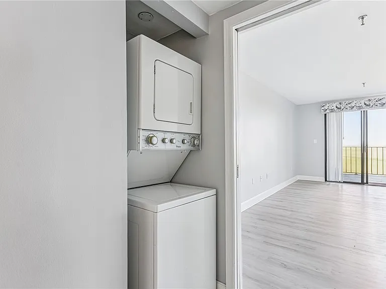 1 Marina Dr — Photo 6