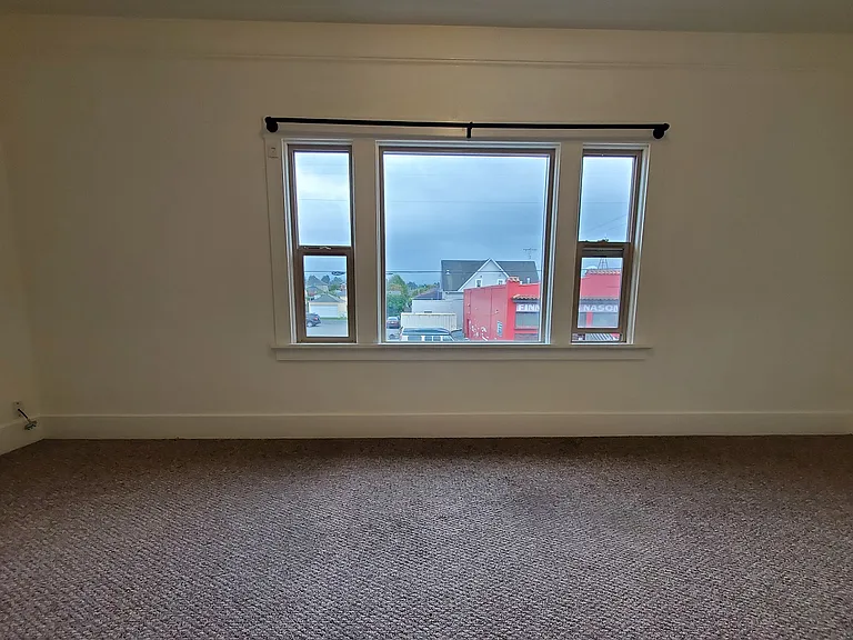 435 Henderson St #4 — Photo 7