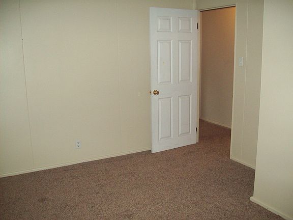 3rd image of 905 Gilmore St