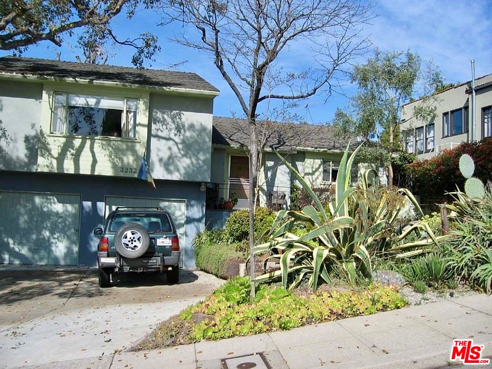 2nd image of 3232 Ettrick St