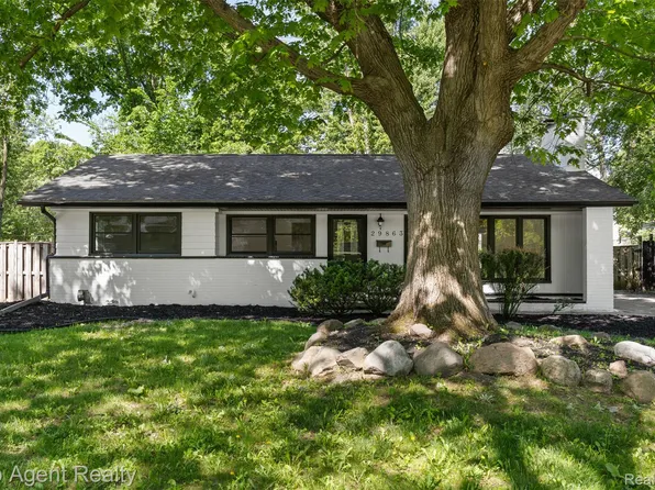 29863 Fall River Rd, Southfield, MI 48076