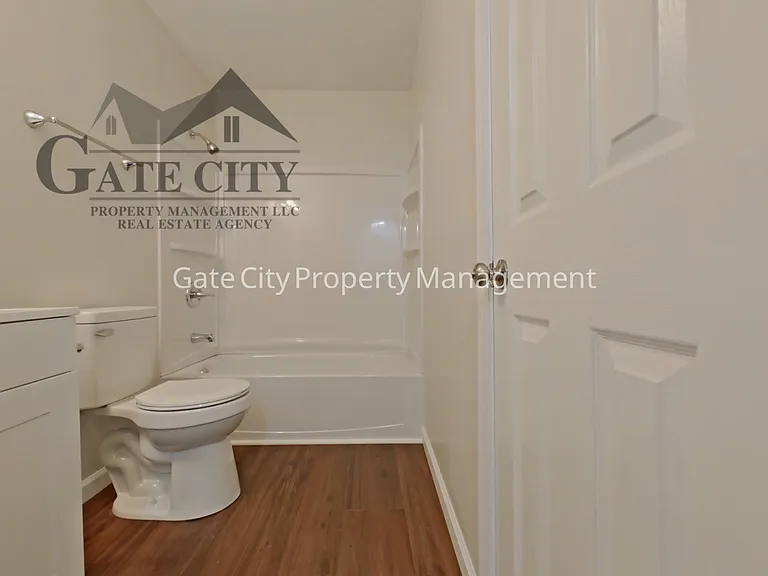 427 S Main St #4 — Photo 6