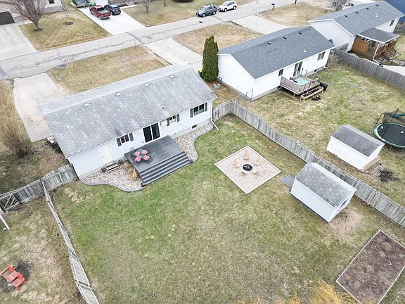 5th image of 205 4th St E