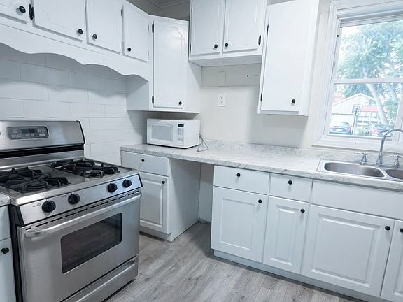 3rd image of 426 Poplar St #2