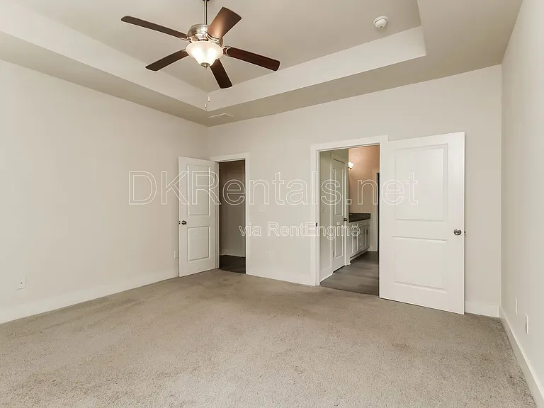 140 Stewart Glen Dr — Photo 7