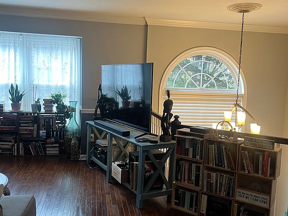4th image of 719 Sawback Sq
