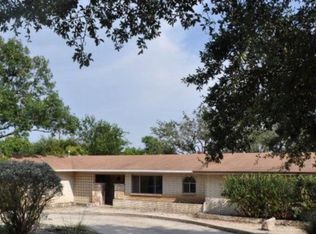 212 Loma Vista Dr, Kerrville, TX 78028