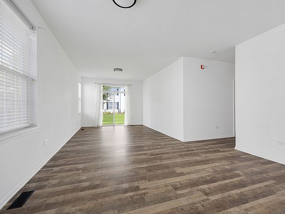 4th image of 736 Woodewind Dr
