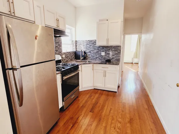 203 Garfield Avenue image 2 of 11