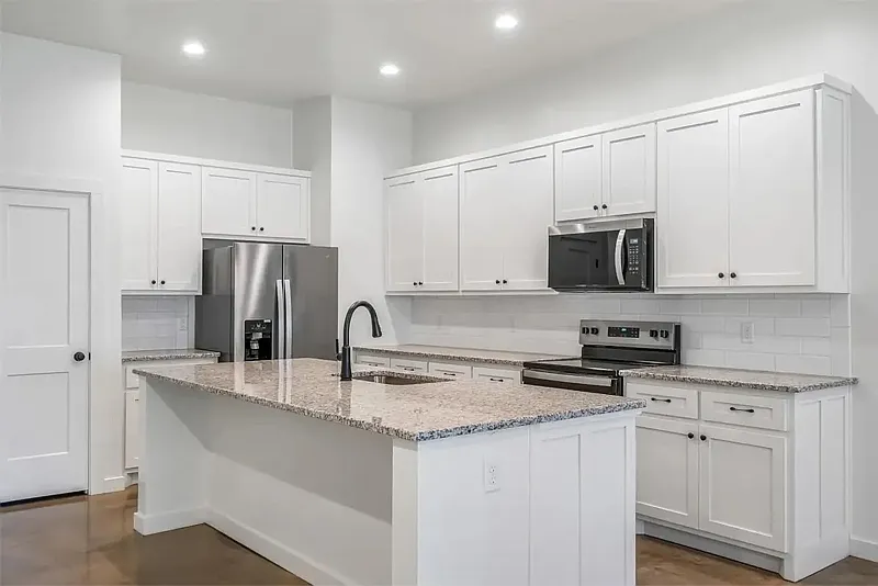 New Construction 3 bed / 2.5 bath Home in Stephenville | 1540 W Long St | $1,950/mo — Photo 2