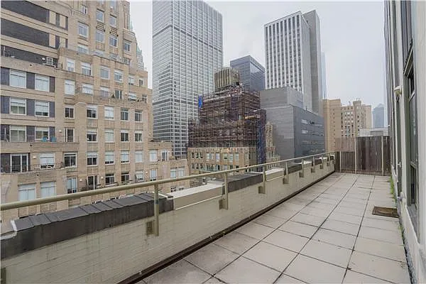 Sold by R New York | media 27