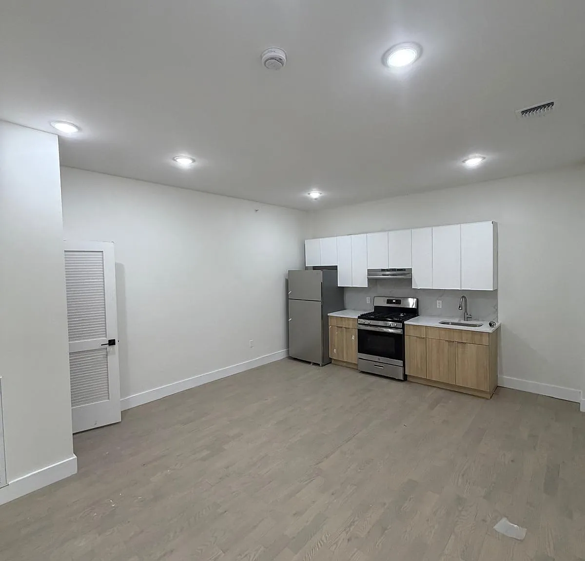 1 bed, 900 sqft, $1,650 — Photo 1