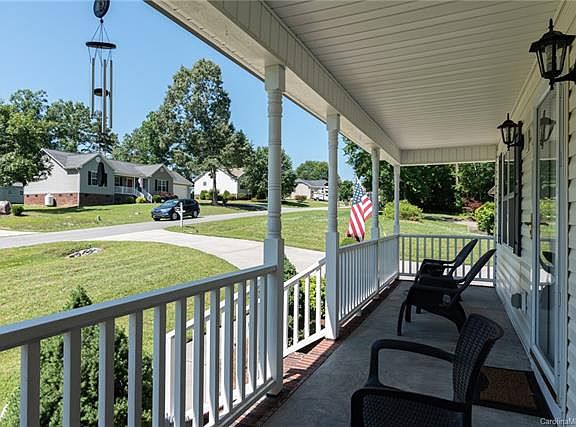 5th image of 1730 Riverstone Dr