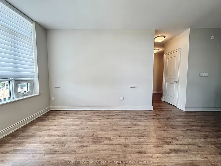 2396 Major Mackenzie Dr #418 — Photo 14