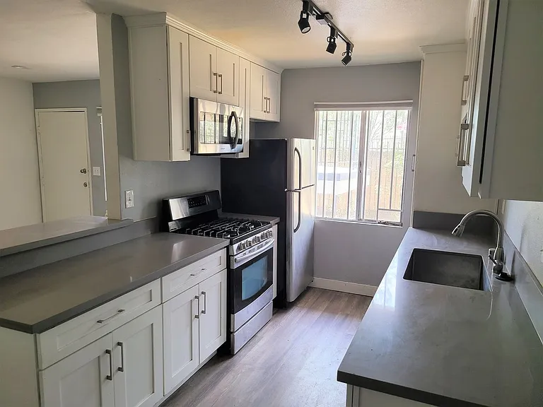Renovated Units In Echo Park — Photo 13