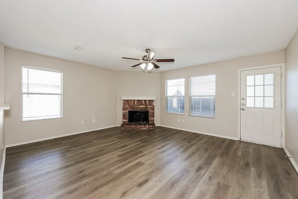 3 bed, 2.0 bath, 1373 sqft, $1,885 — Photo 3