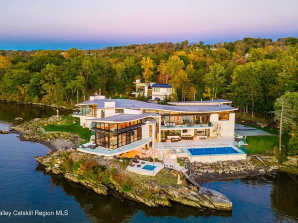 46 Ledgerock Lane, Hyde Park, NY 12538