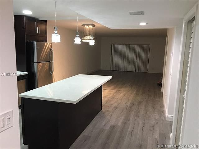 1st image of 404 Lakeview Dr APT 203