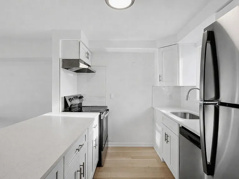 Village in the Park Apartments — Photo 25