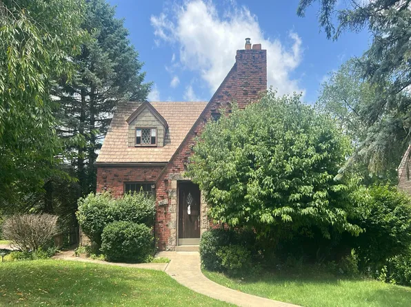 4384 Colonial Park Dr, Pittsburgh, PA 15227