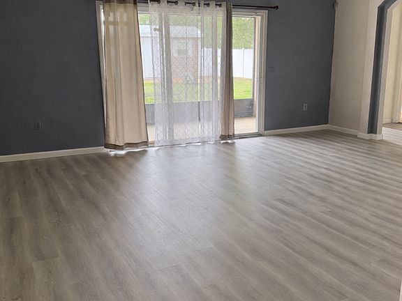 4th image of 1755 James Pointe Dr
