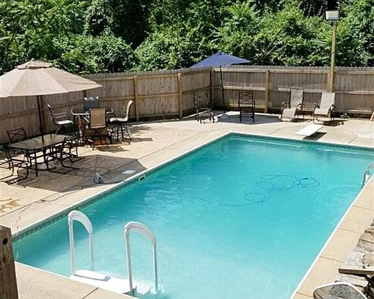 2nd image of 3042 Parkdale Ct