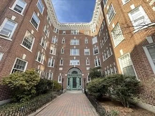 1572 Massachusetts Ave APT 32, Cambridge, MA 02138