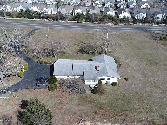 3rd image of 1626 Massachusetts Ave