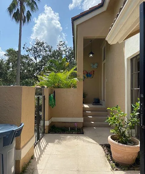 364 Prestwick Cir #4 — Photo 4