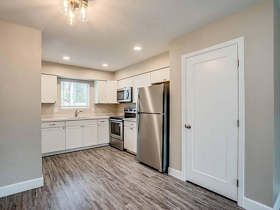 5th image of 318 E Vine Cir