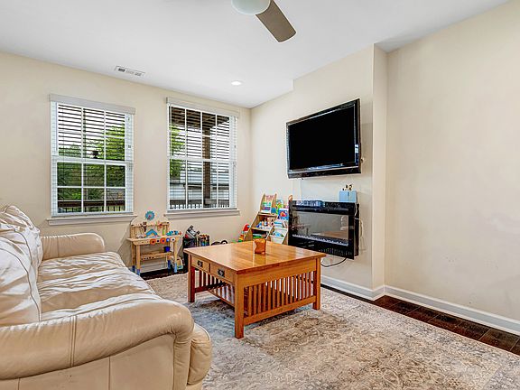 3rd image of 3013 R St