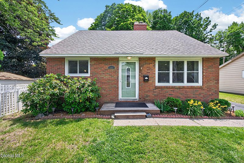 4th image of 111 Daytona Avenue