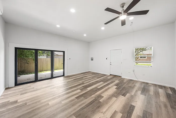 1153 Brookswood Ave — Photo 23