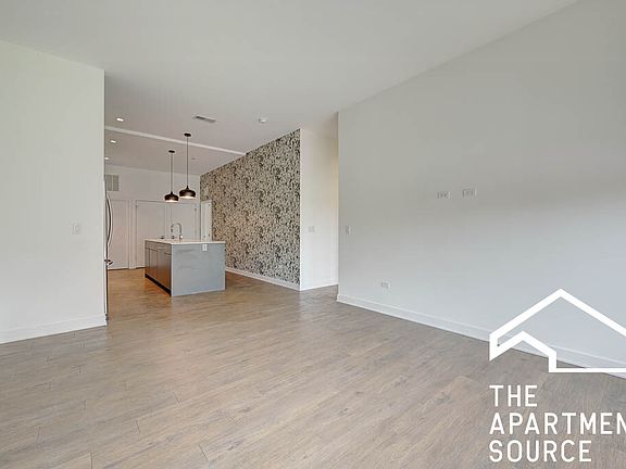 5th image of 3462 N Lincoln Ave APT 403
