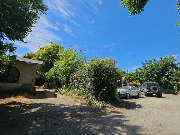 3rd image of 209 Depot St