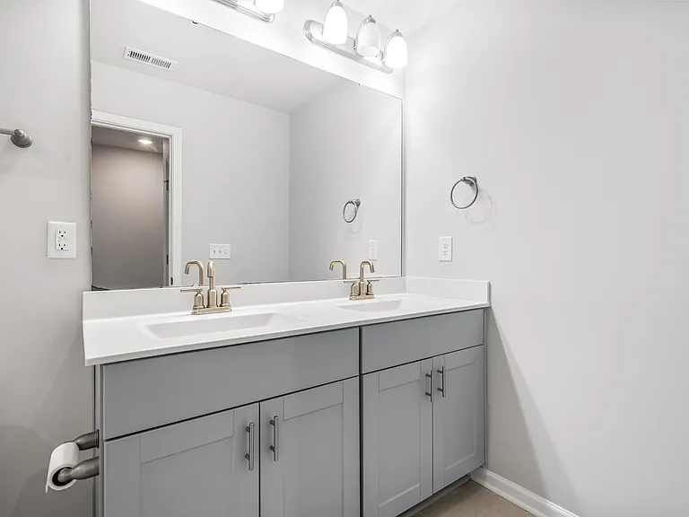 4008 Passenger Pl — Photo 32