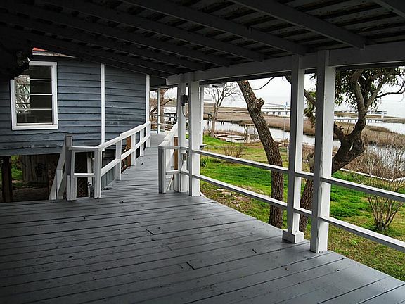 5th image of 411 E Bayshore Dr