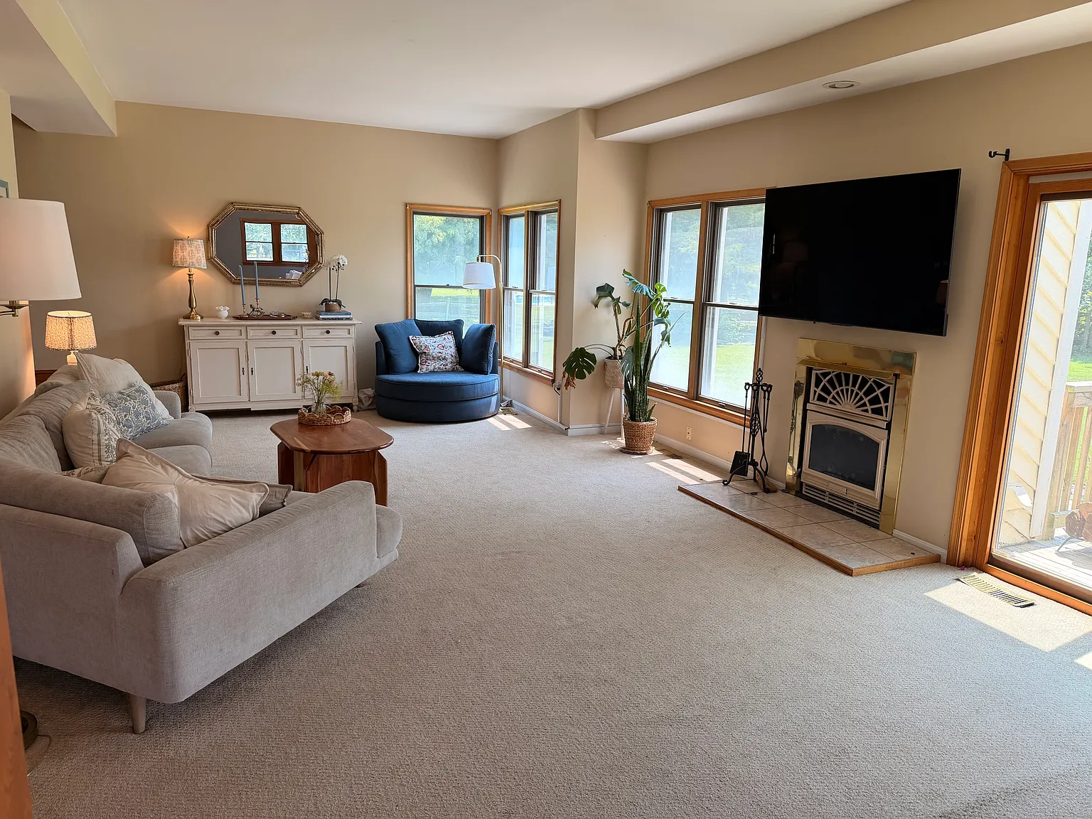3 bed, 2455 sqft, $3,500 — Photo 2
