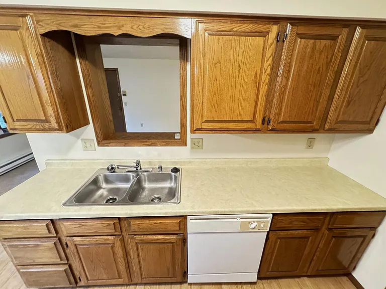 Dwasher, Peek-thru Window