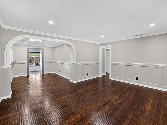 4th image of 1912 Old Gate Ln