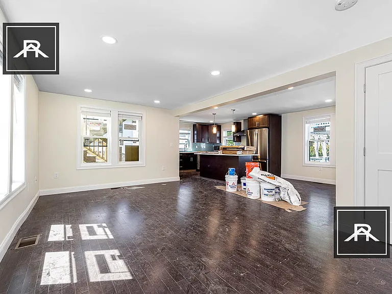 70-72 Stanley Ave #1 — Photo 20