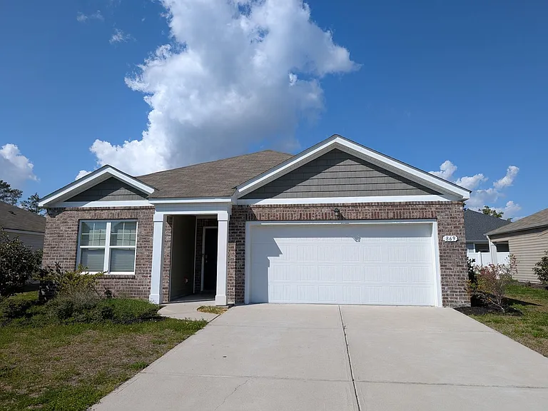 869 Twickenham Loop — Photo 1