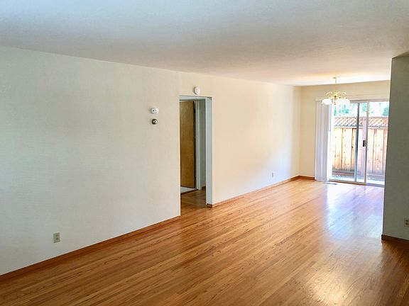 5th image of 1051 Santa Cruz Ave APT 1