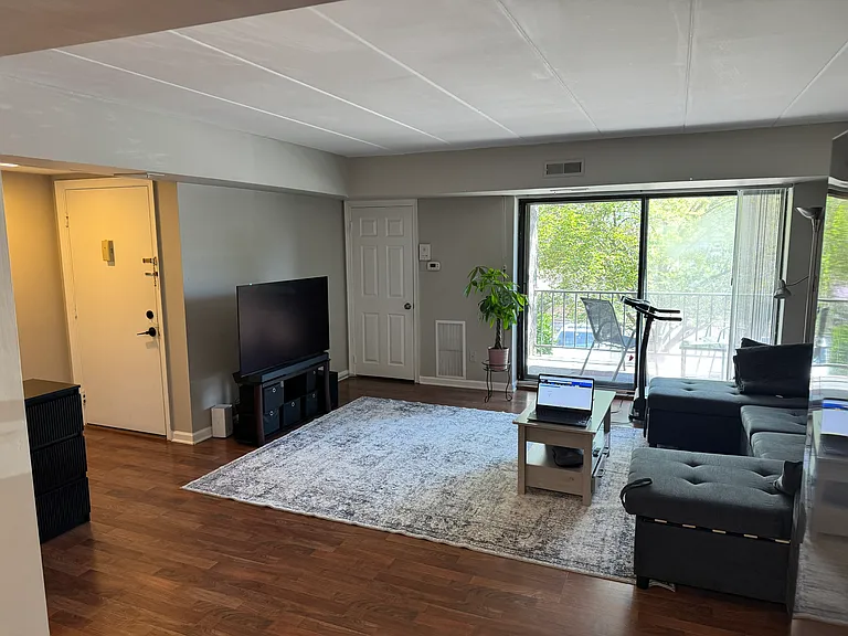 283 E Village Rd — Photo 2