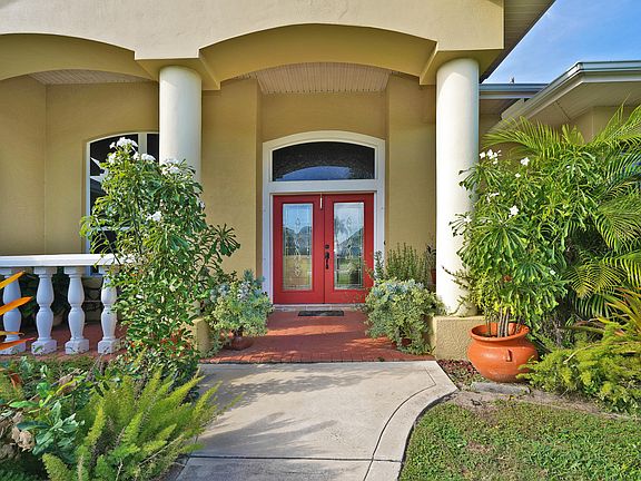 4th image of 557 Carmel Dr