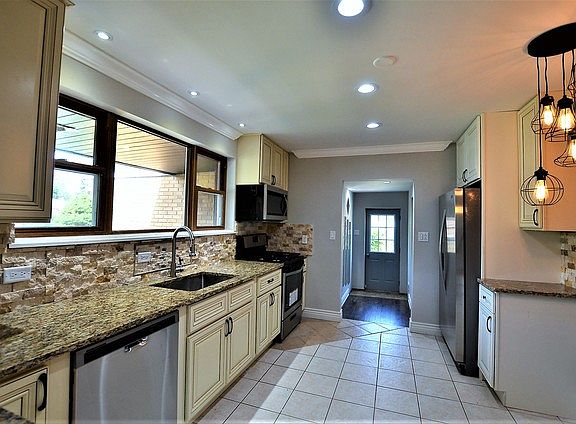 2nd image of 2721 Louis St #1
