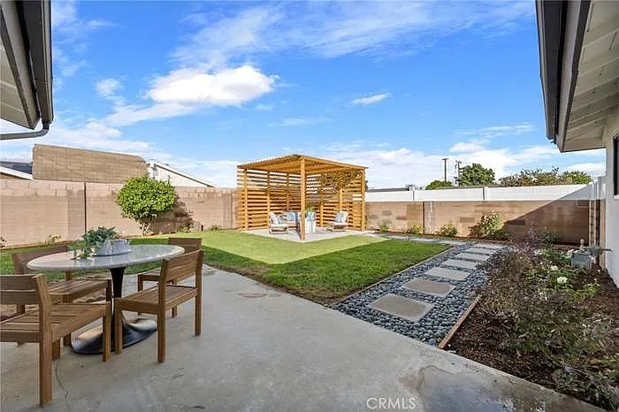 6051 Santa Barbara Ave — Photo 14