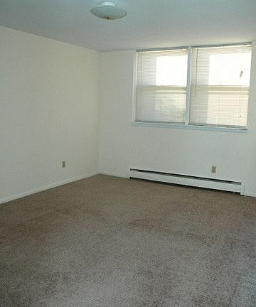 5th image of 1329 Saint Paul Ave APT 8