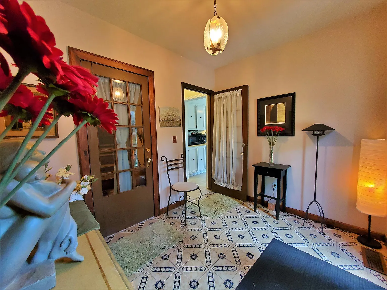 3 bed, 1.5 bath, 1600 sqft, $2,000 — Photo 4