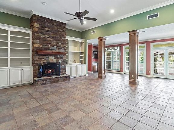 4th image of 994 Mission Ln #A
